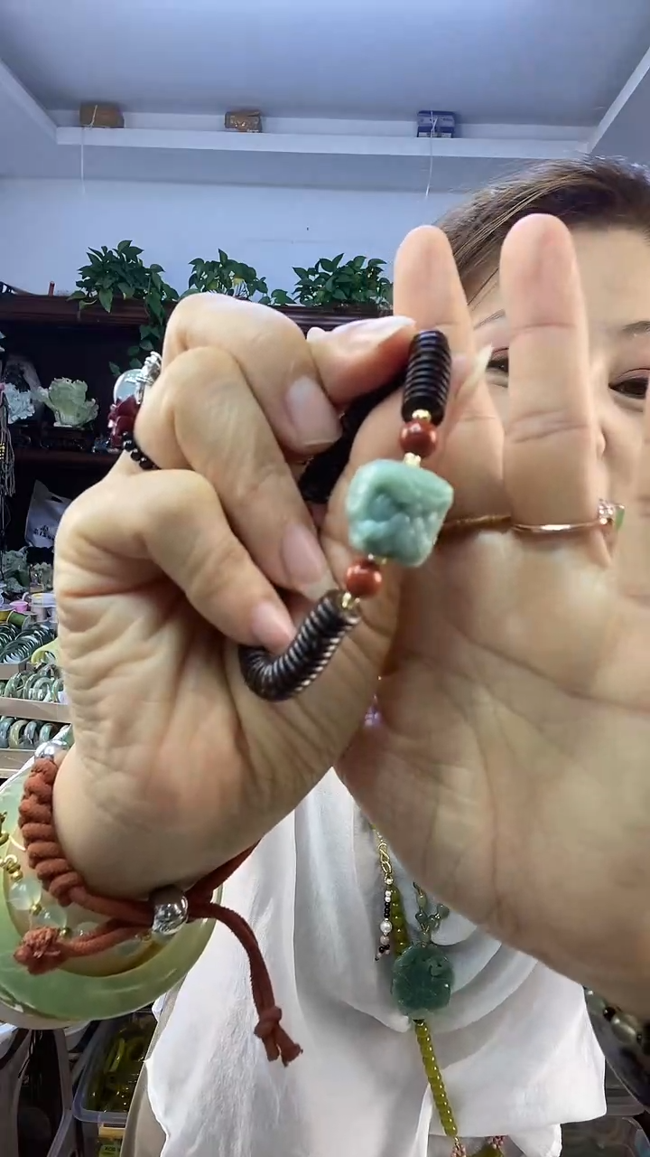 未镶嵌蛇纹石玉狮子多样性随机发一