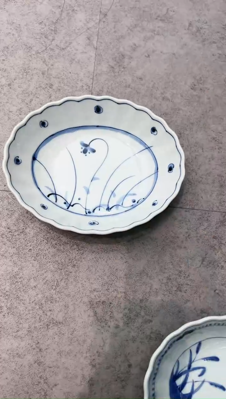 瓷花瓣椭圆钵17cm×14cm