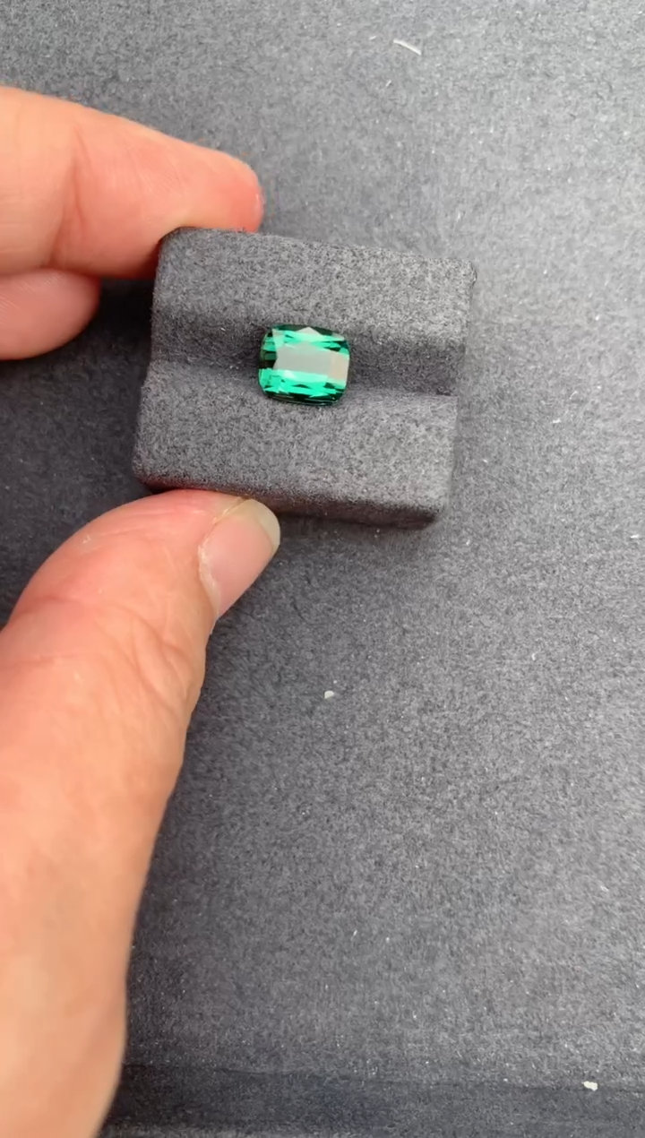 【闪购商品】碧玺裸石未镶嵌2.2ct绿碧玺