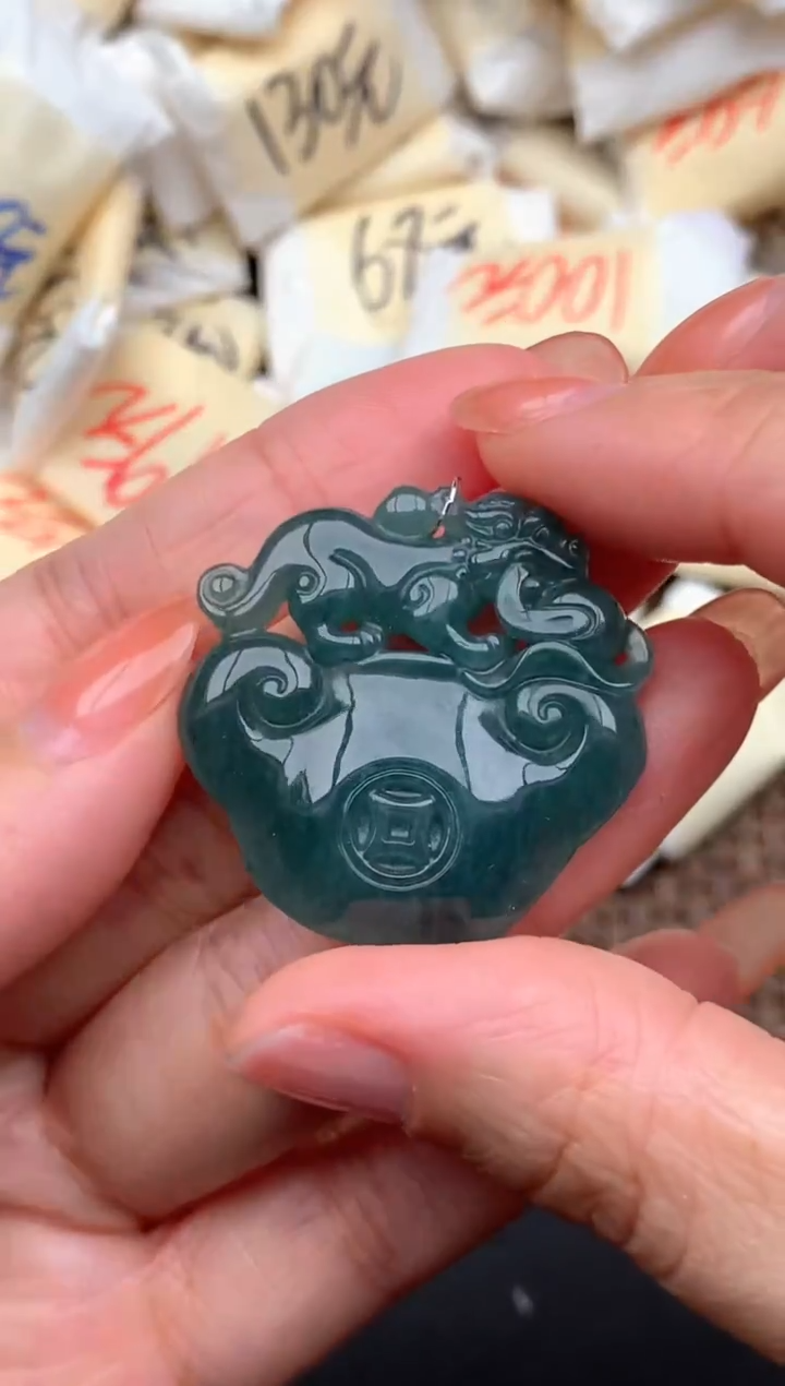 未镶嵌挂件翡翠1
