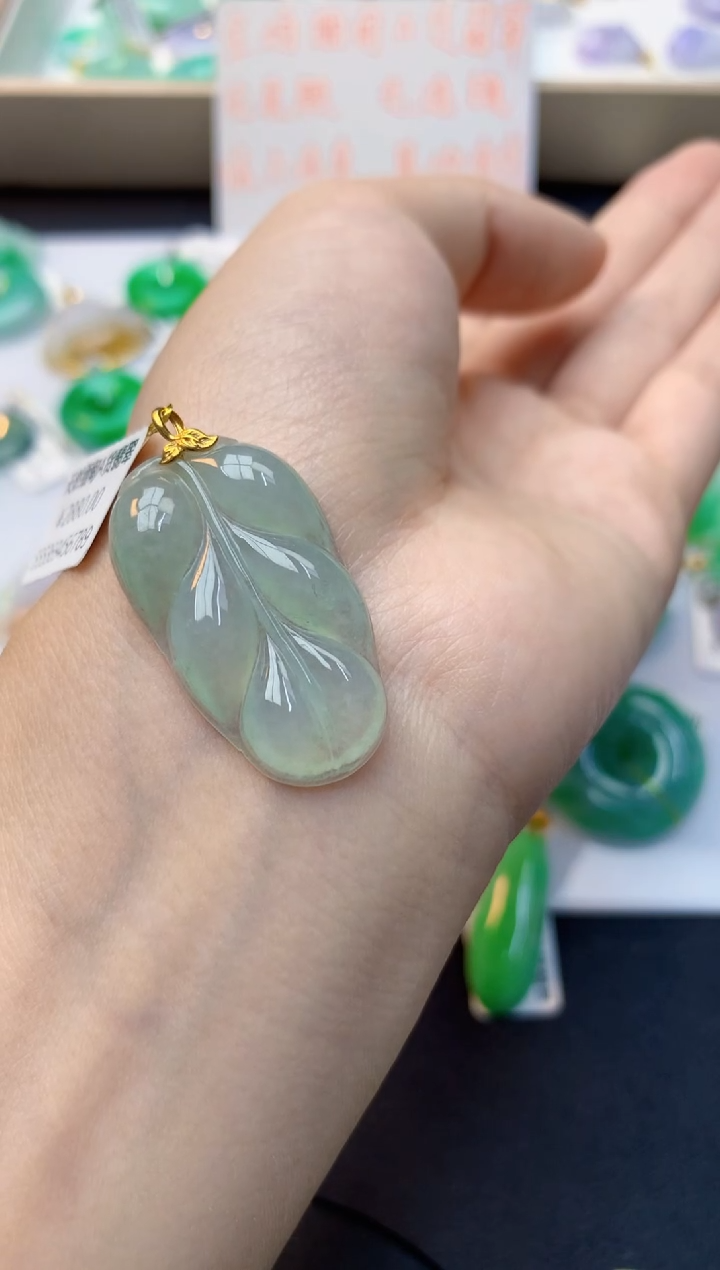 颈饰18K金镶嵌翡翠天然缅甸A货翡翠百元以上9元证书费自理