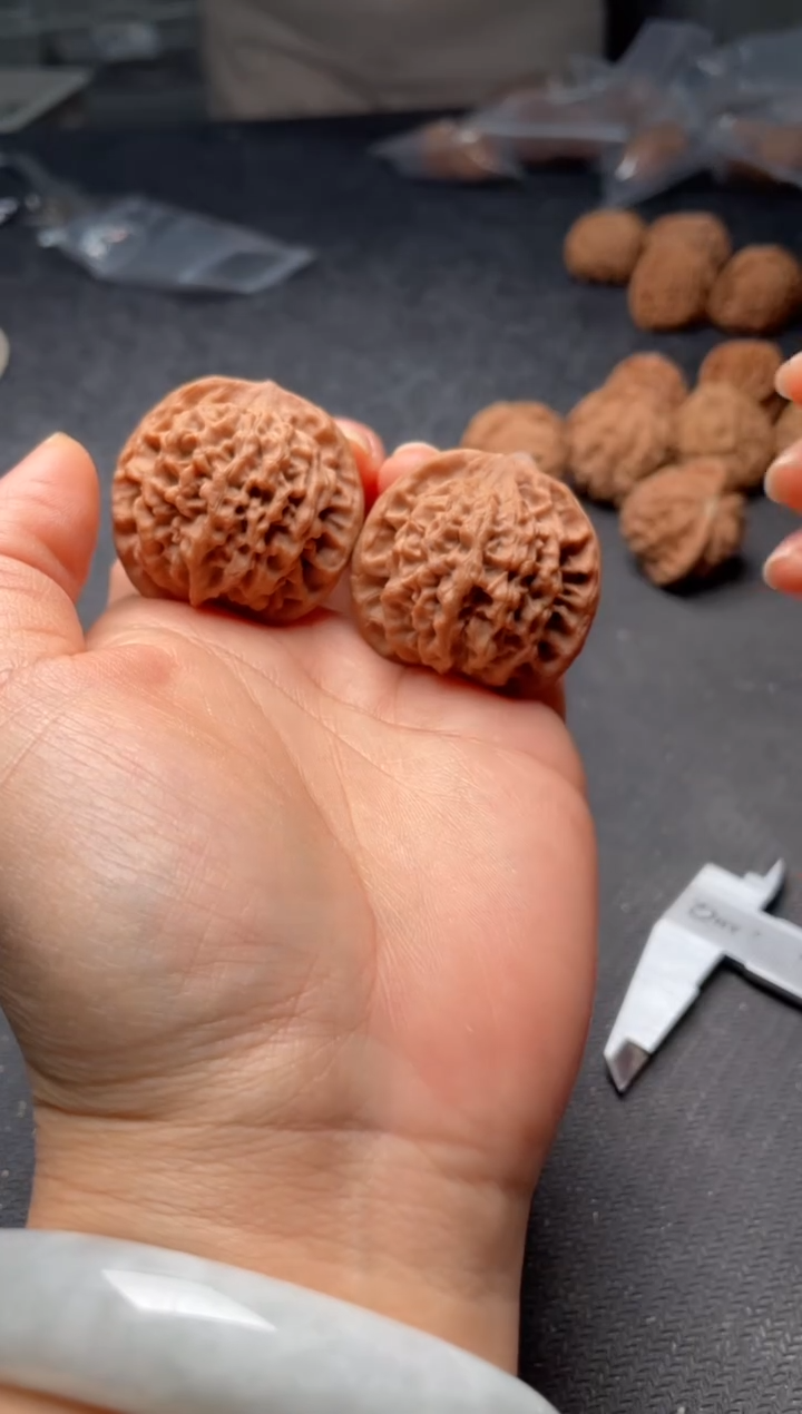 把件文玩核桃w211  秦闷 38尺