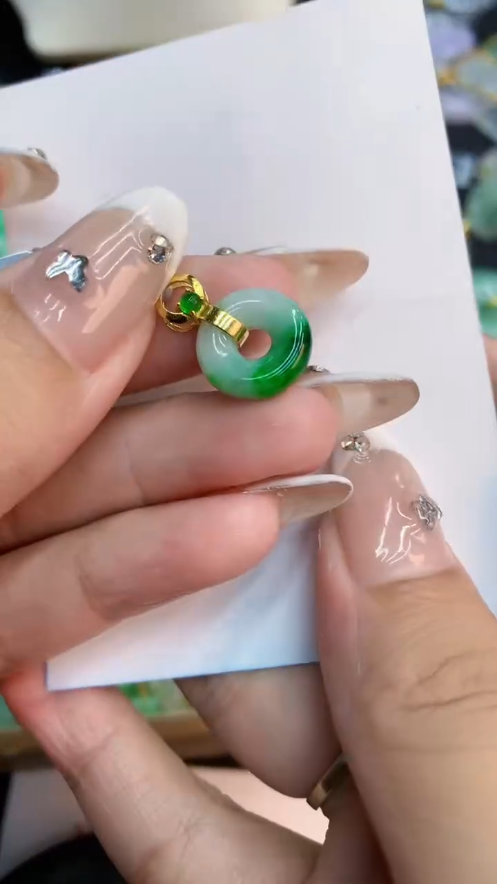 翡翠未镶嵌吊坠(不含链)1