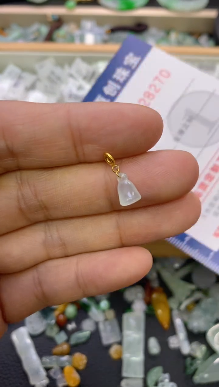 【闪购商品】翡翠颈饰18K金镶嵌翡翠净货28270