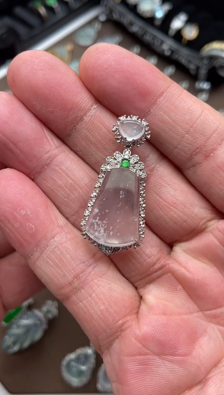 【闪购商品】翡翠吊坠(不含链)18K金镶嵌无事牌