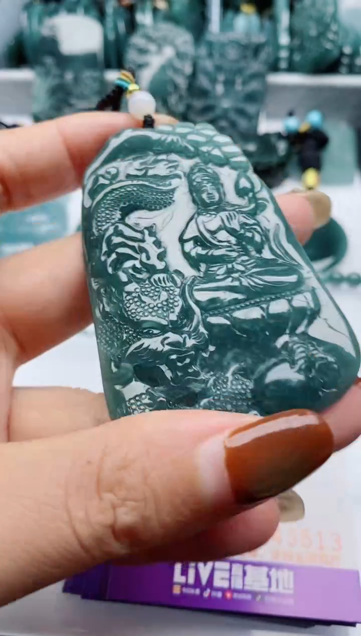 颈饰未镶嵌翡翠               