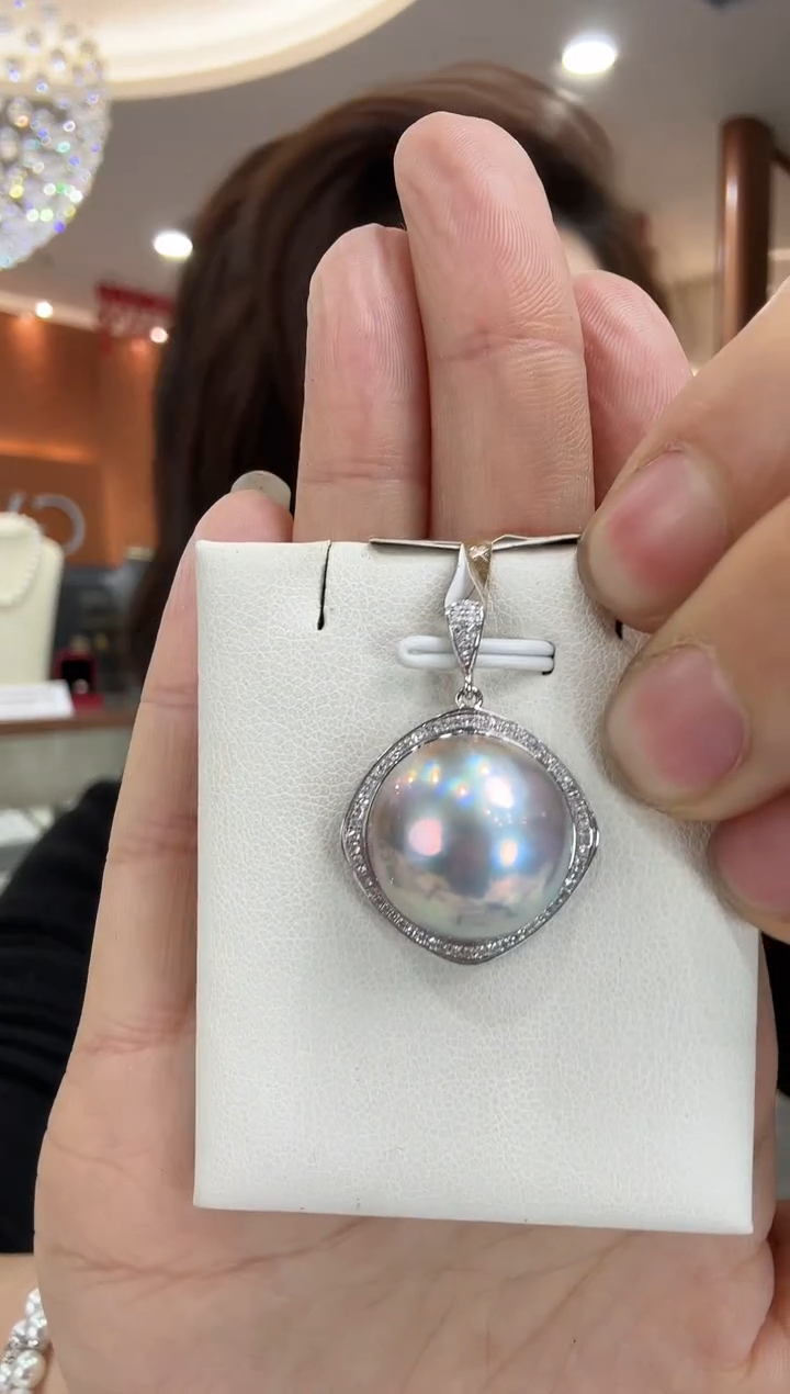 【闪购商品】拼合珍珠（马贝珠）NN18K金镶嵌马贝吊坠肖邦链@@A570