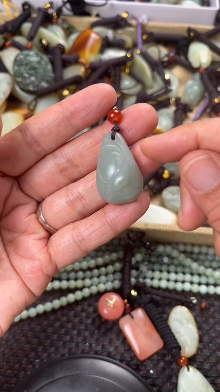 【闪购商品】和田玉颈饰未镶嵌多样性发货没有证书拍一发一有瑕