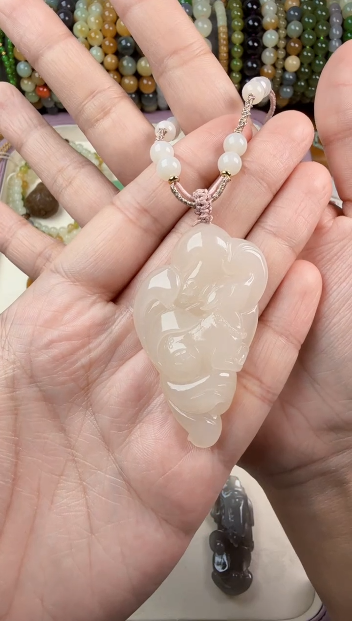 颈饰未镶嵌和田玉鱼****虾九尾狐吊坠