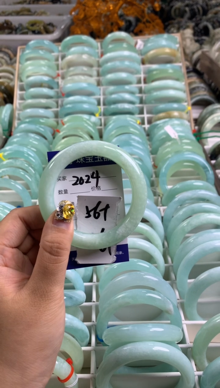 【闪购商品】蛇纹石玉手镯未镶嵌2024