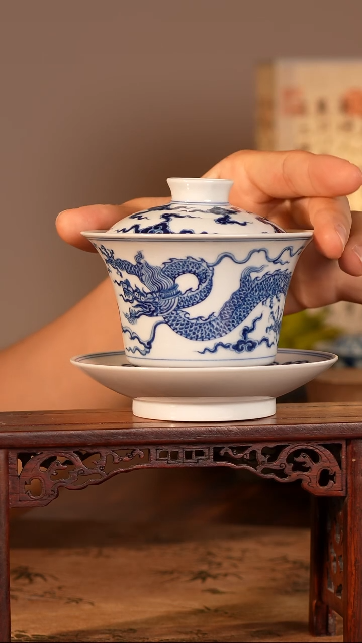摆件青花龙纹三才盖碗