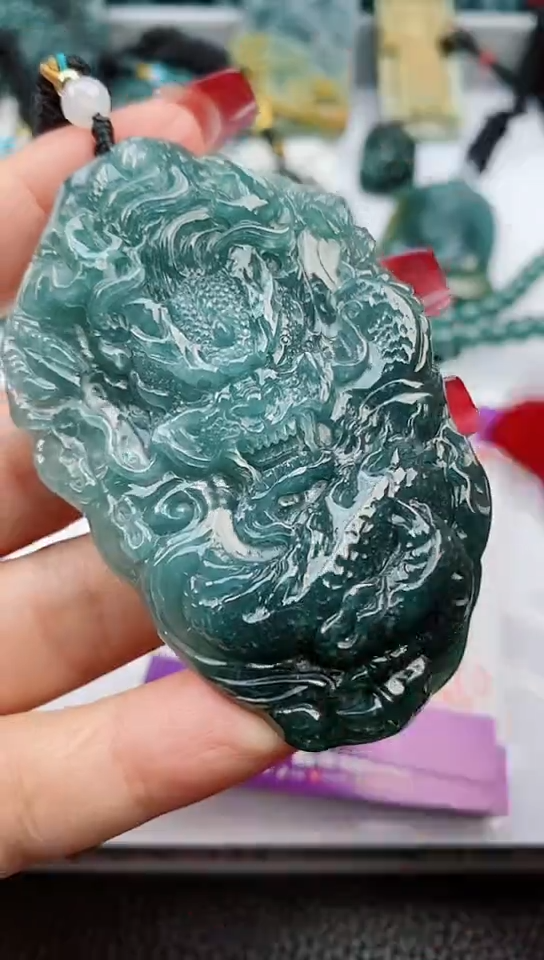 【闪购商品】翡翠颈饰未镶嵌                