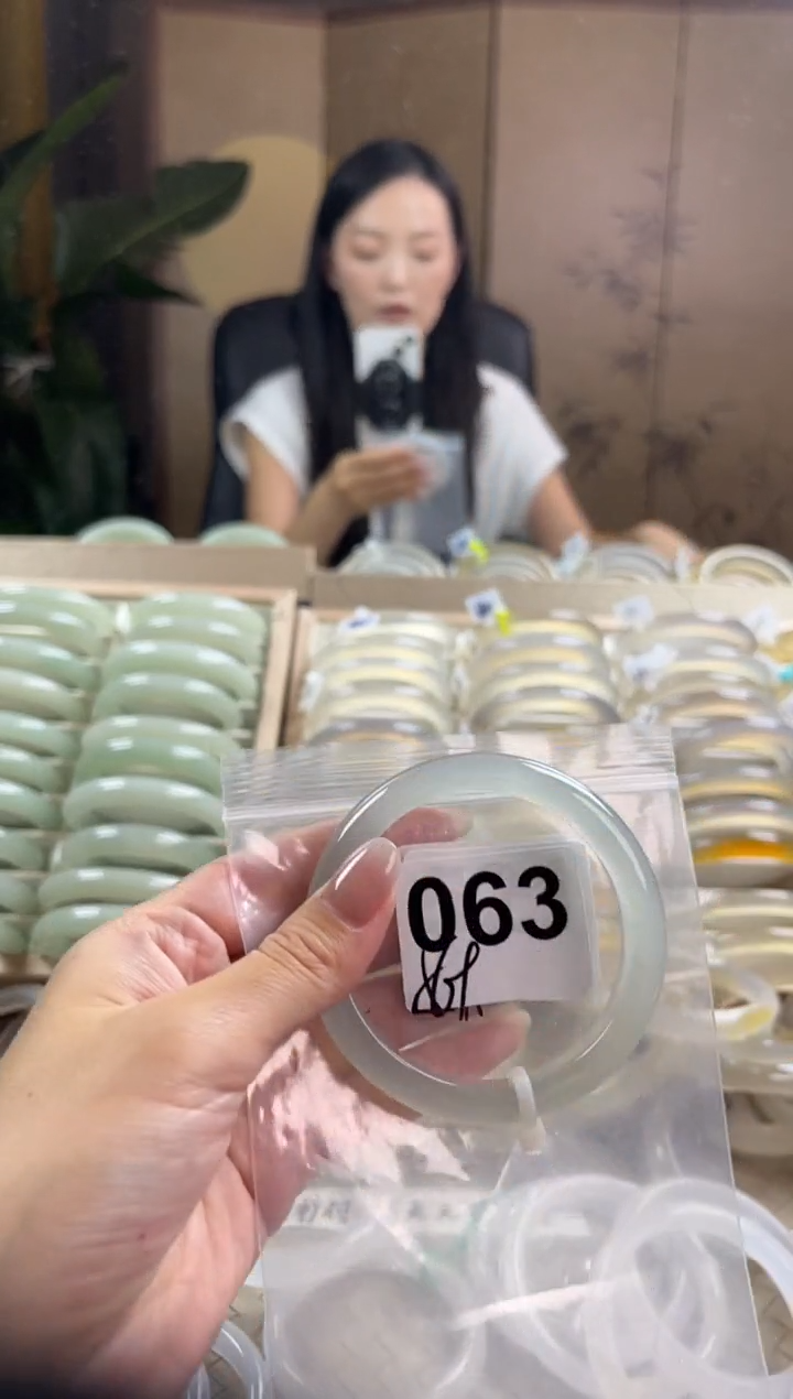 手镯玛瑙/玉髓未镶嵌063