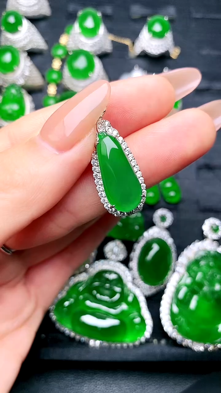 【闪购商品】翡翠吊坠(赠链)银S925镶嵌福瓜吊坠