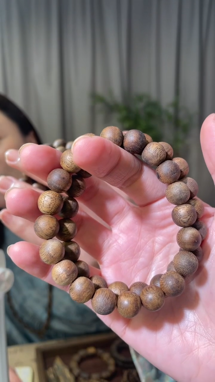 沉香手串天然沉香，老白奇单圈，假一赔四，多样性发其一