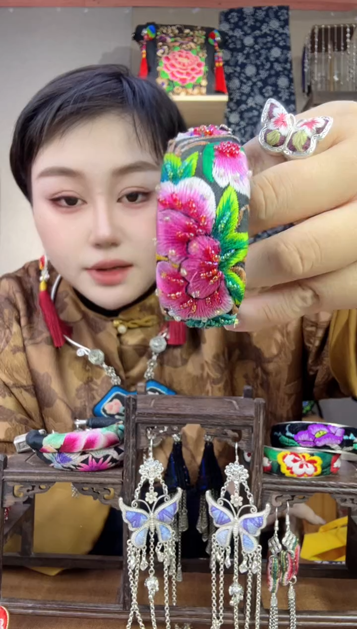 【闪购商品】刺绣纯手工苗绣非遗手镯