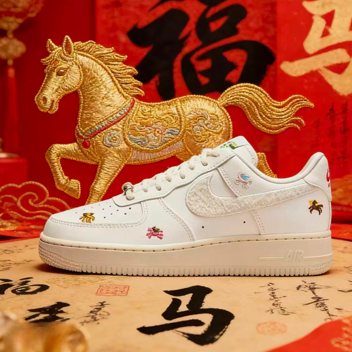 NIKE/耐克【马年限定】女款刺绣空军一号AF1复古低帮板鞋IQ1143100