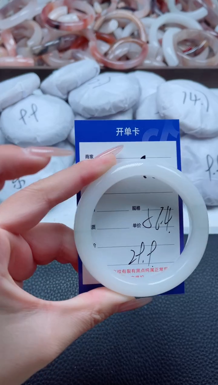 【闪购商品】石英质玉手镯未镶嵌95-56