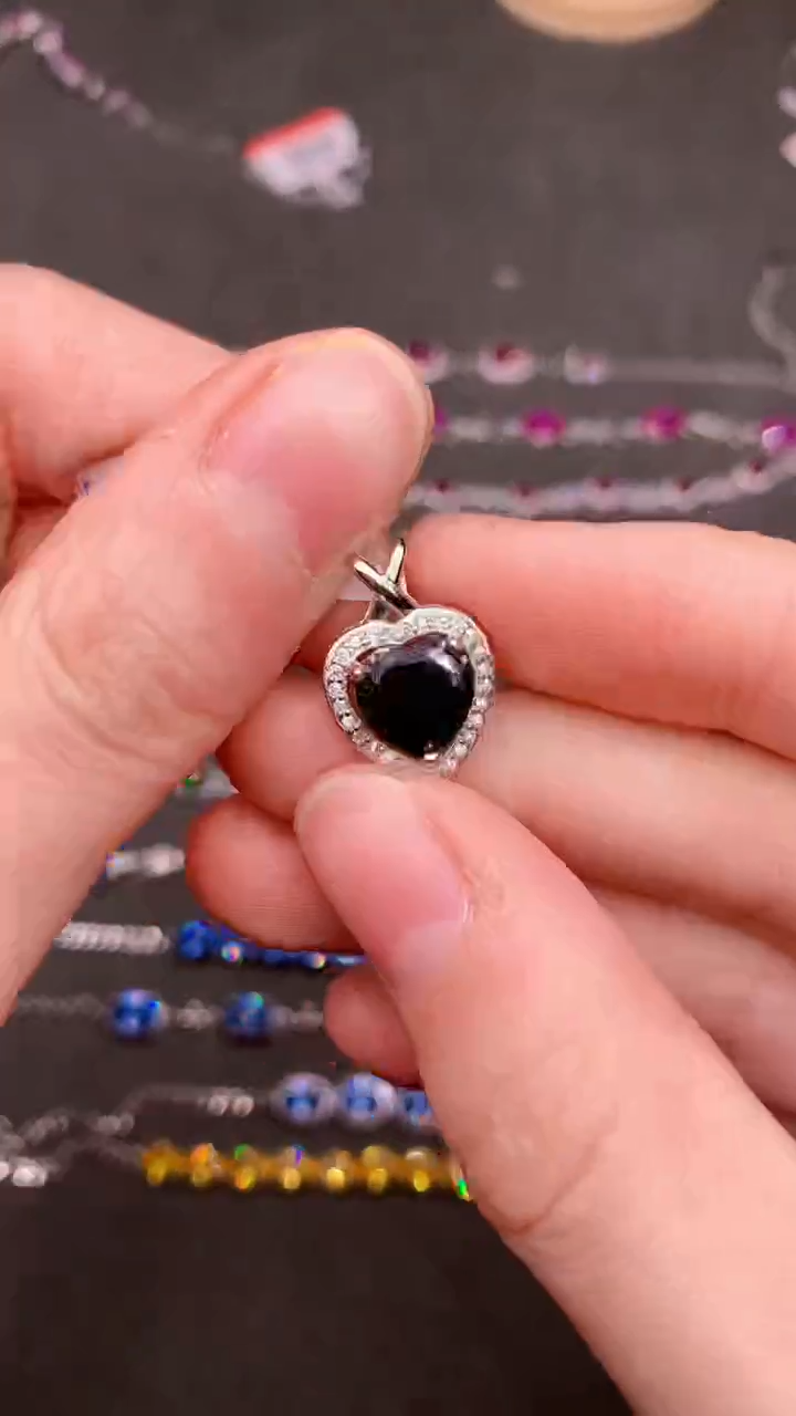 【闪购商品】蓝宝石颈饰银S925镶嵌........