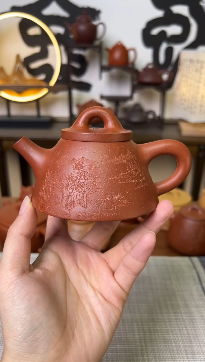 【闪购商品】段泥茶壶红降坡霸王石瓢壶山水刻170CC