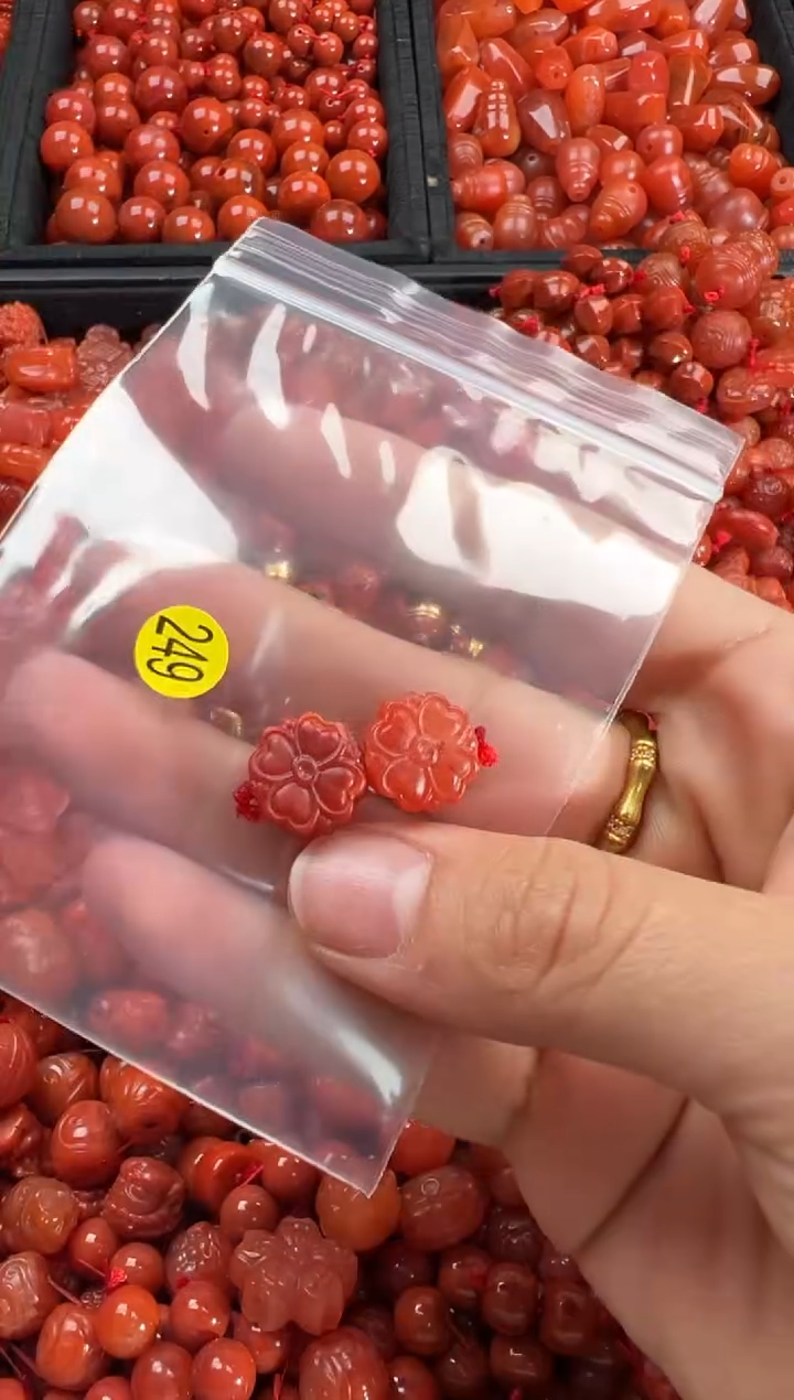 【闪购商品】南红玛瑙颈饰未镶嵌1