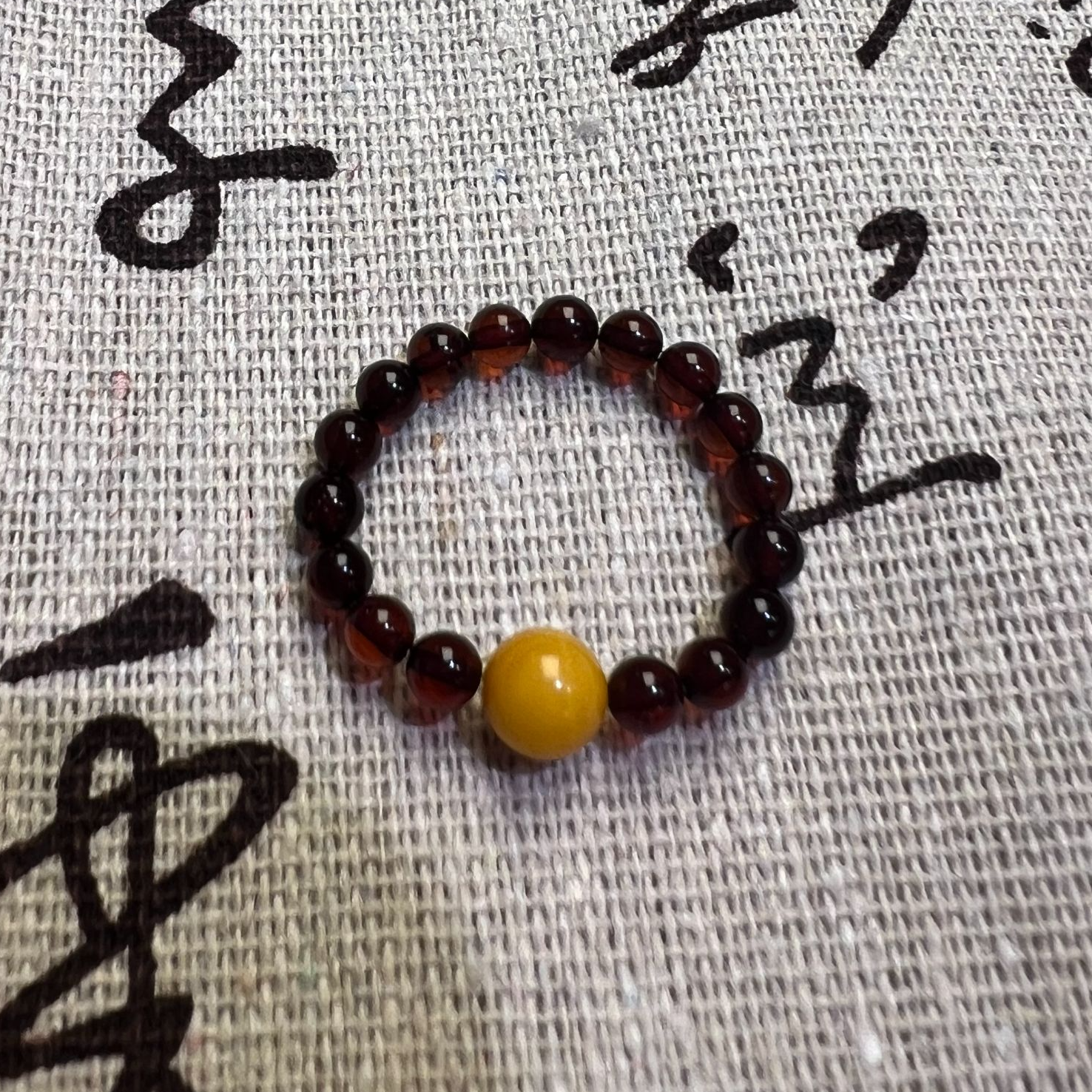 血珀配蜜蜡戒指一个