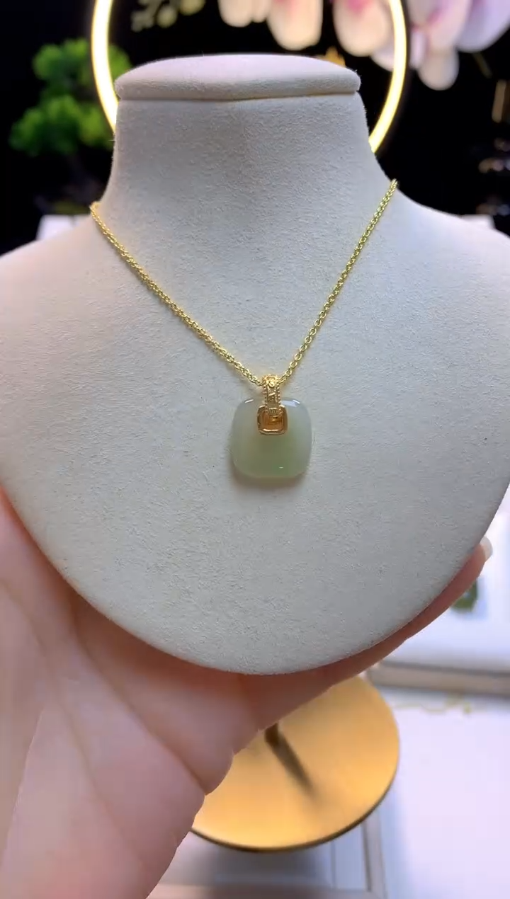 【闪购商品】和田玉吊坠银S925镀金镶嵌六字真言方糖