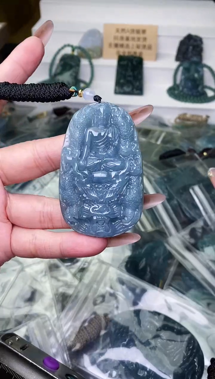 颈饰未镶嵌翡翠 