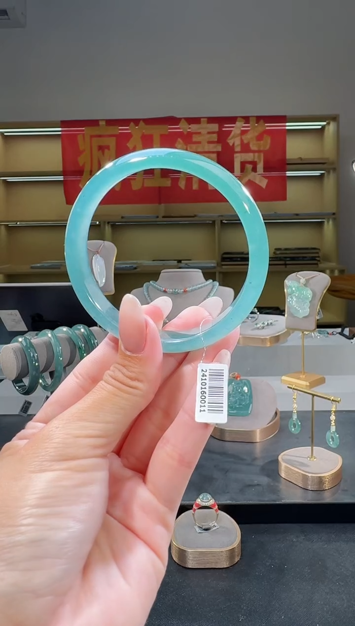 翡翠手镯未镶嵌60圈