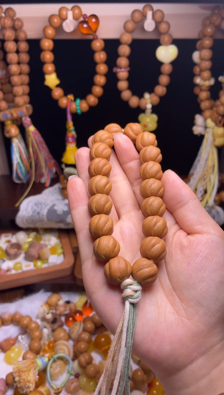 吊坠猴头核桃全品卷卷酥素手持