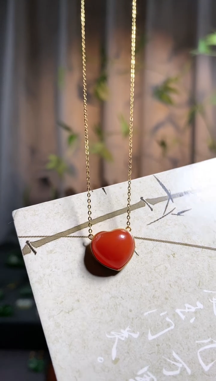 【闪购商品】南红玛瑙颈饰18K金镶嵌，原矿南红小爱心（含一体链）