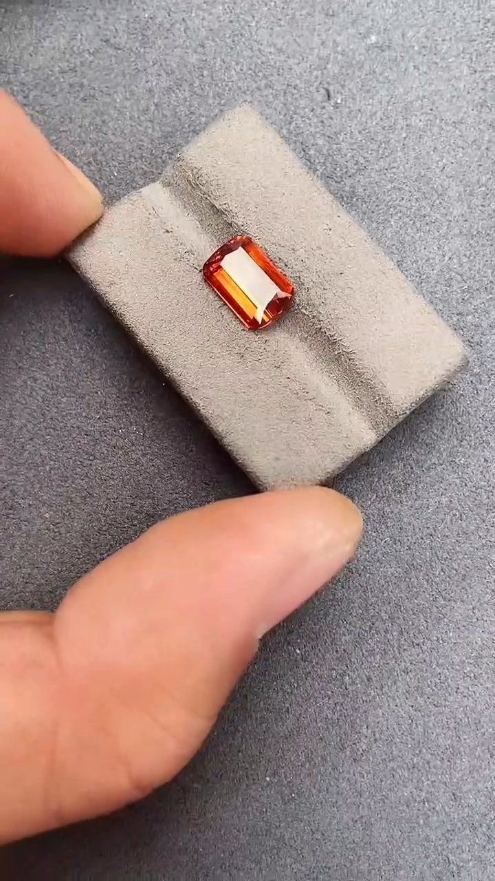 【闪购商品】石榴石（芬达石）裸石未镶嵌3.55