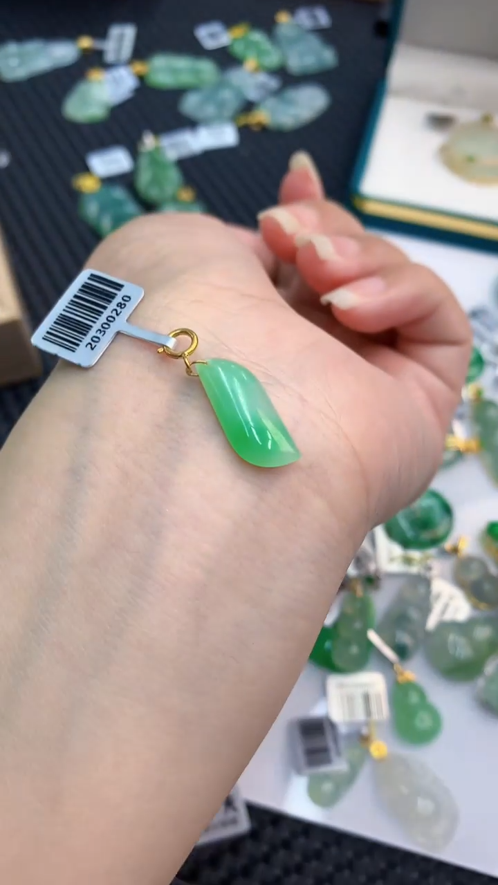 【闪购商品】翡翠颈饰银S925镶嵌            8