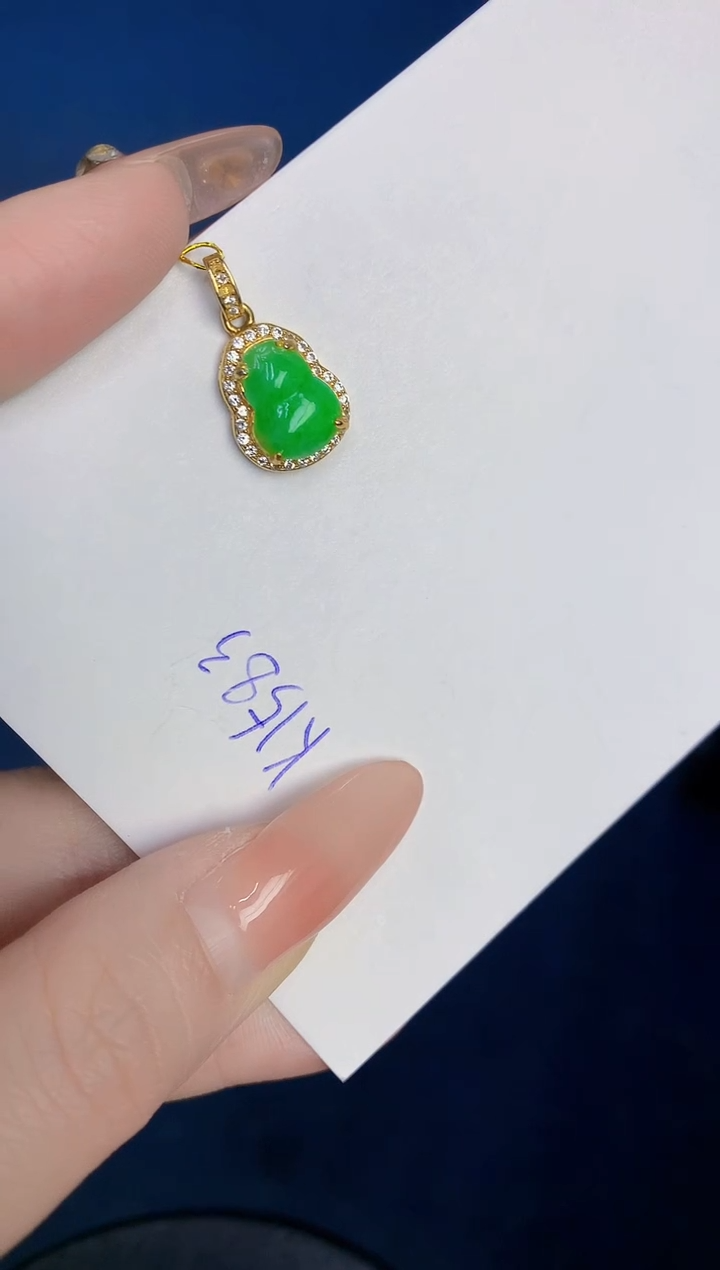 颈饰未镶嵌翡翠缅甸天然翡翠A货