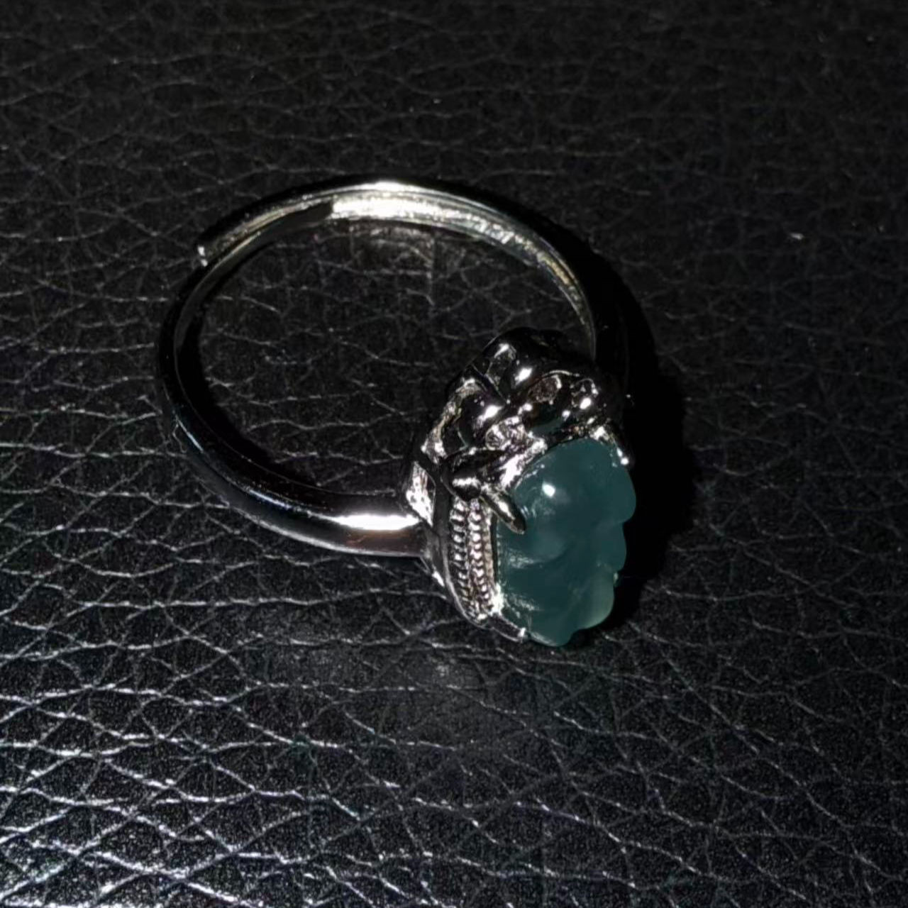 高端精美翡翠女士戒指多样性随机发一 