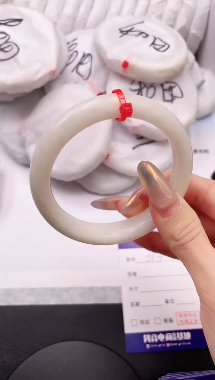 【闪购商品】和田玉手镯未镶嵌14K315-62