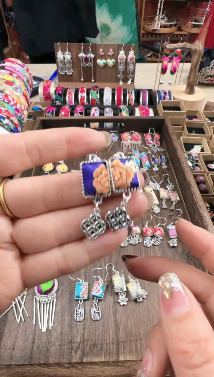 【闪购商品】织绣民族风老绣饰品455