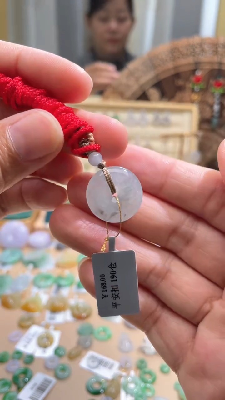 【闪购商品】翡翠颈饰未镶嵌平安扣