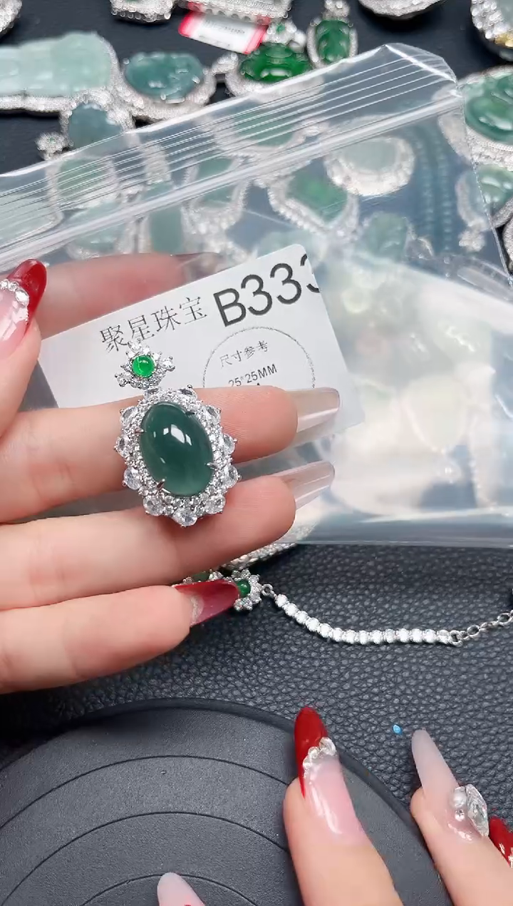 【闪购商品】翡翠颈饰未镶嵌赠皮绳333