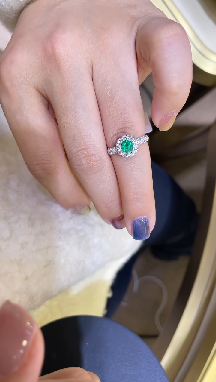 【闪购商品】祖母绿戒指18K金镶嵌18K金祖母绿钻石戒指