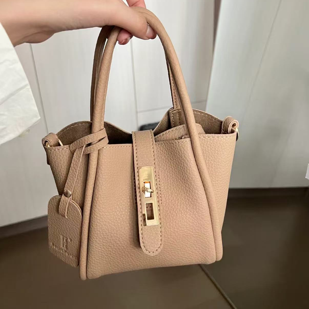 8手提式手拎包斜挎包水桶包简约职业通勤女包