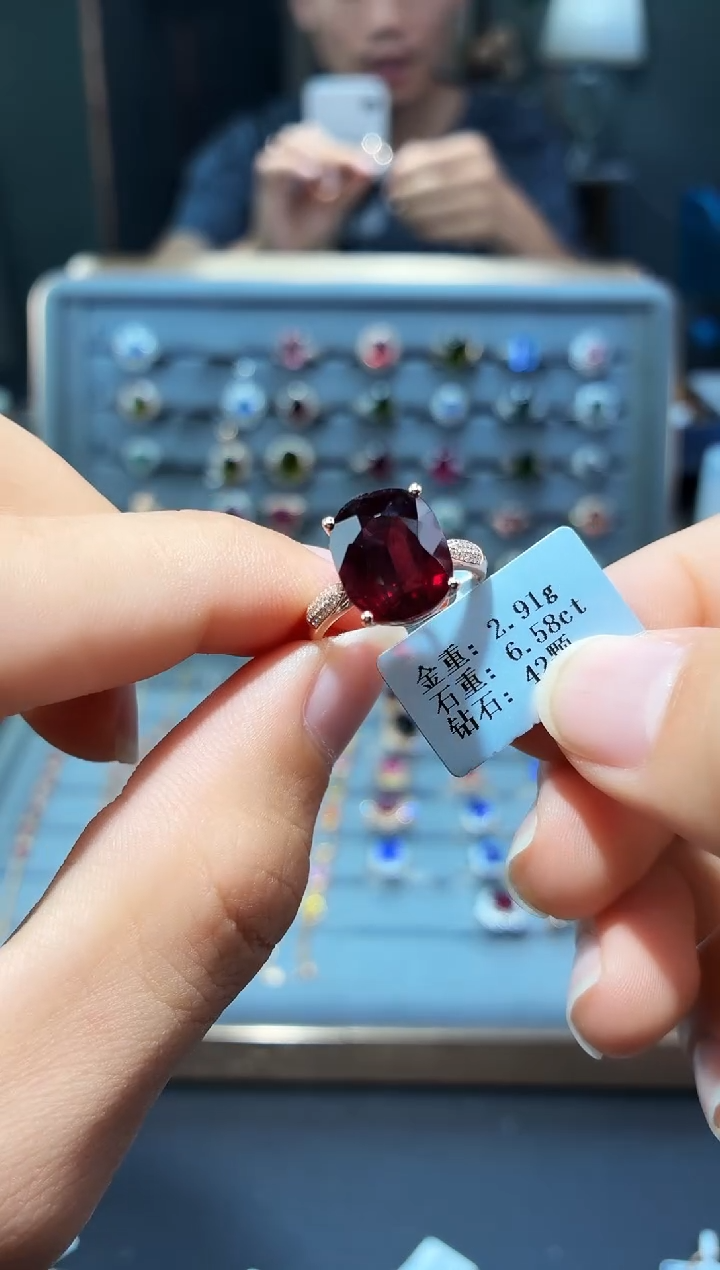 18K金镶嵌戒指碧玺6.58.