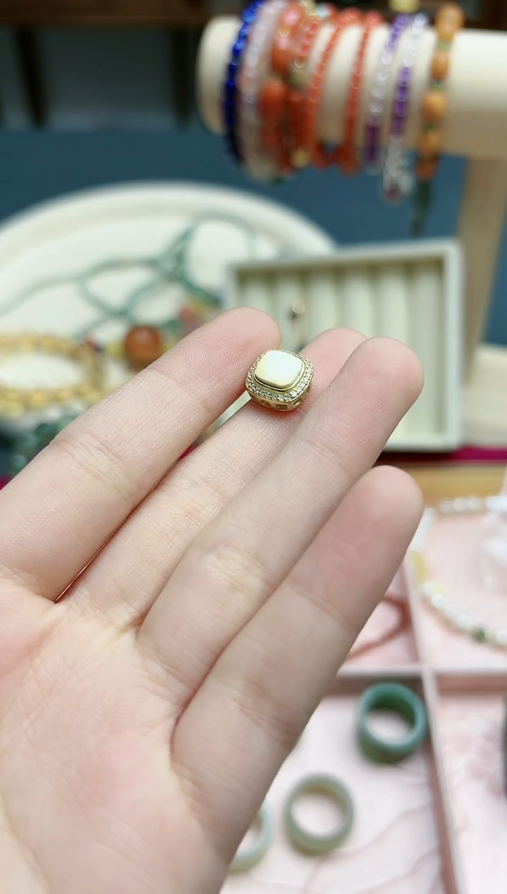 【闪购商品】琥珀裸石银S925镶嵌蜜蜡吊坠*1 GW赠链