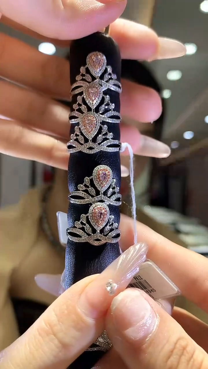 【闪购商品】钻石戒指18K金镶嵌10分粉钻多样性发一