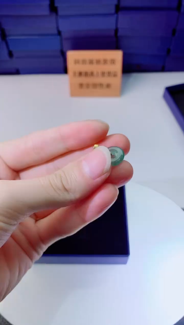 翡翠未镶嵌颈饰1