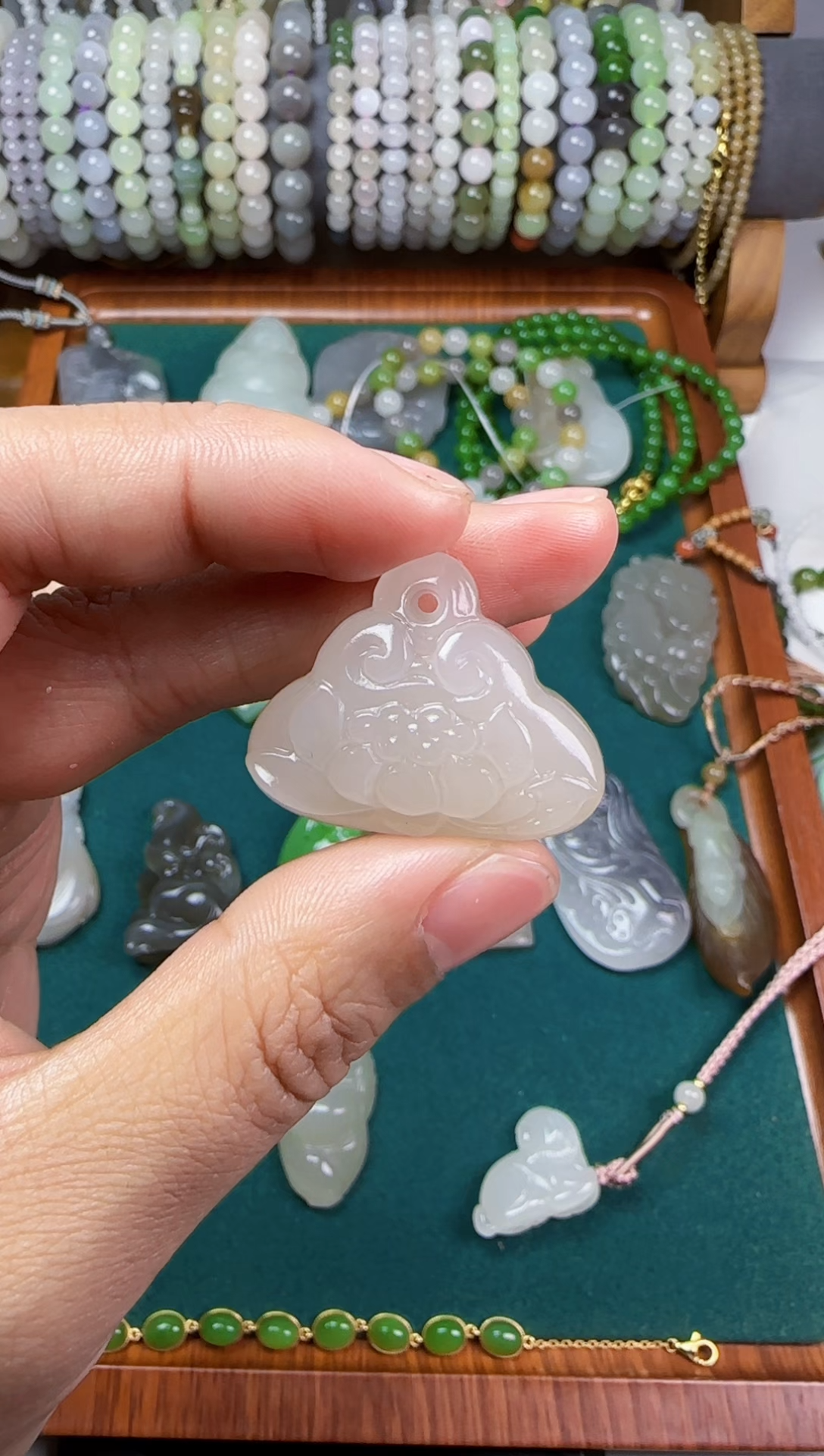 【闪购商品】和田玉无未镶嵌荷花锁吊坠