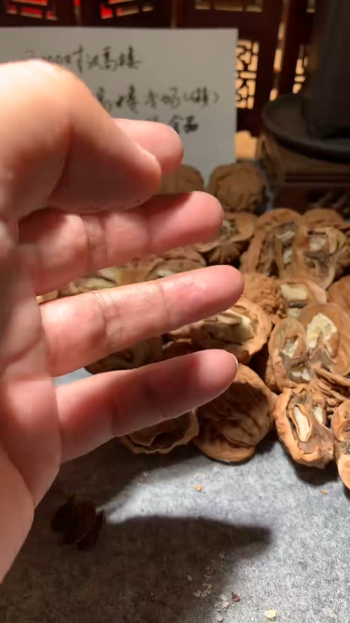 文玩核桃把件【核缘雅趣】42左右汉高楼，同尺寸随机发