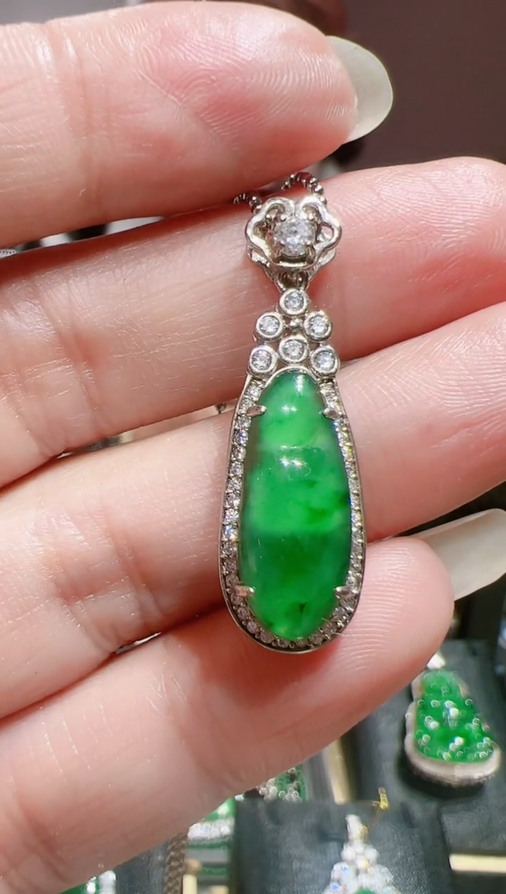 【闪购商品】翡翠颈饰未镶嵌202521247