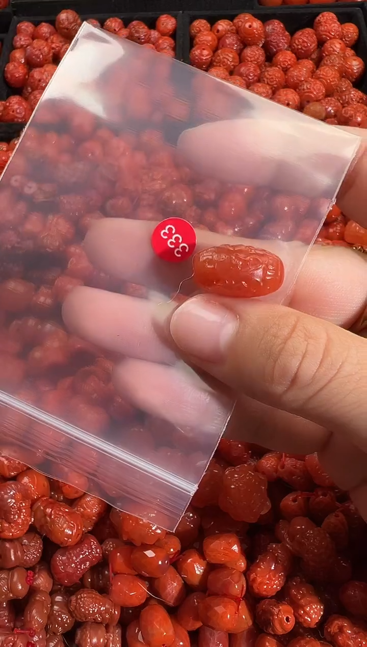 颈饰未镶嵌南红玛瑙1