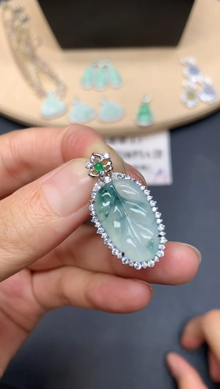 【闪购商品】翡翠吊坠(不含链)银S925镶嵌叶子【多样性发其一】